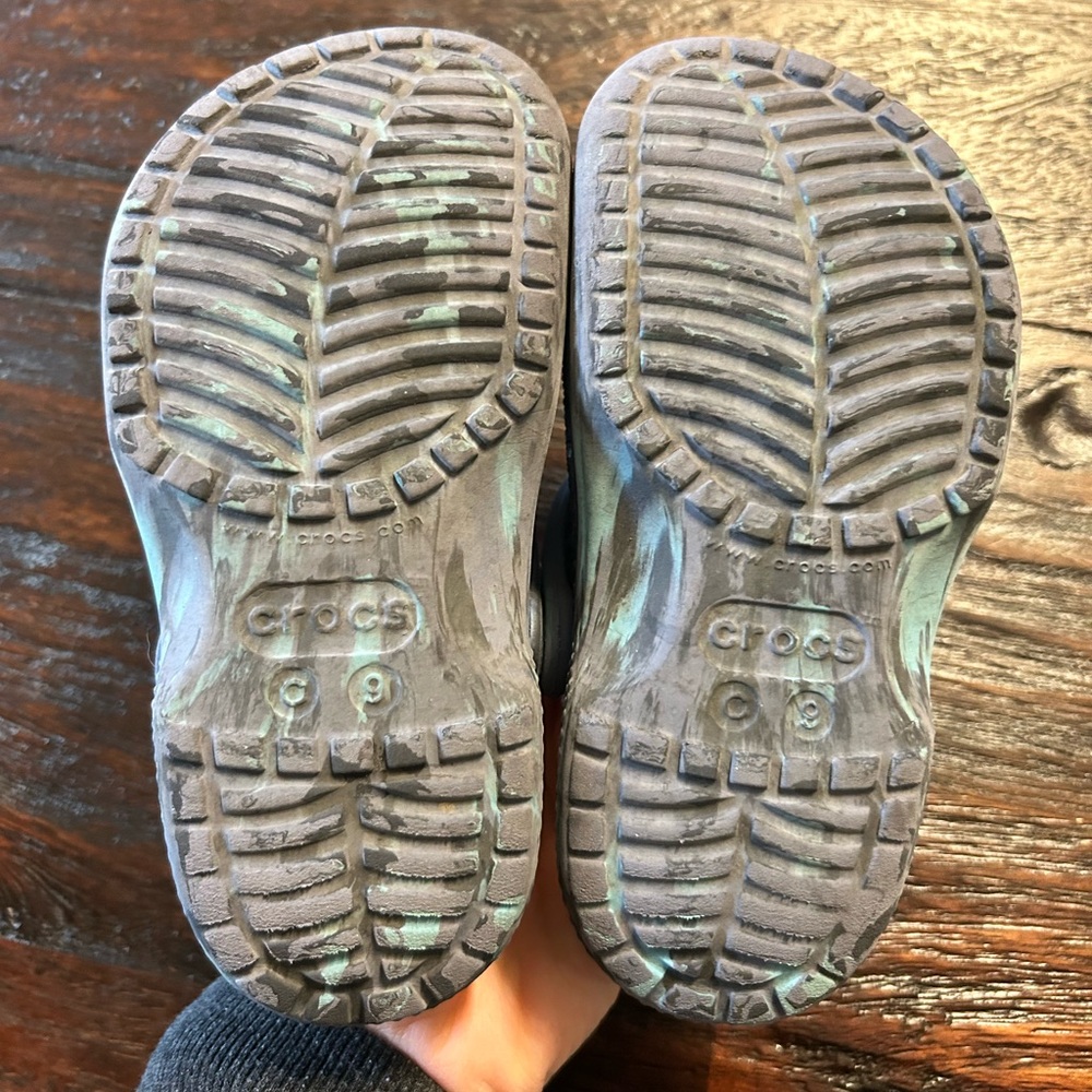 CROCS Kids Classic Clog in Gray and Teal Tie-Dye - Picture 3 of 5